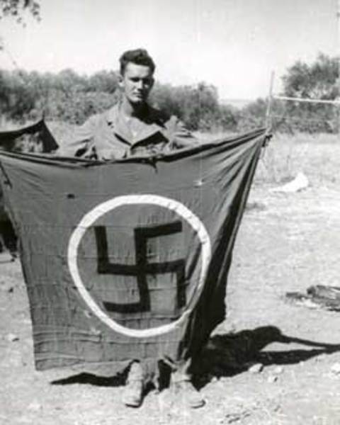 14 Photos Of US Vets Showing The Proper Way To Display A Nazi Flag