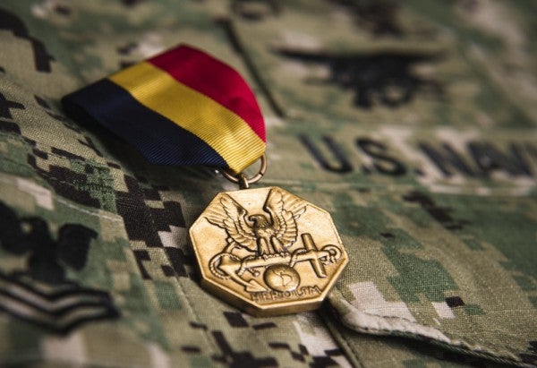 Navy SEAL who saved 3 kids from drowning receives medal for his heroism