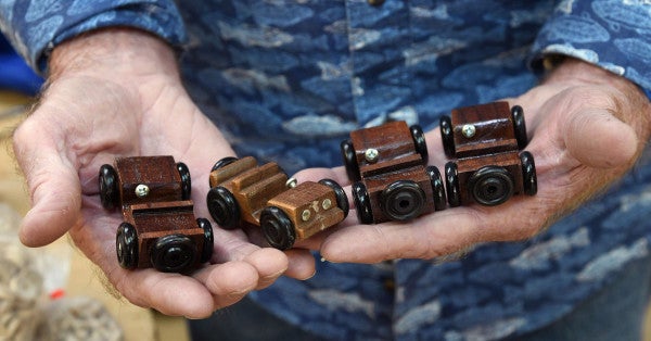 Real-life Santa Claus makes wooden tanks and jeeps for Toys for Tots