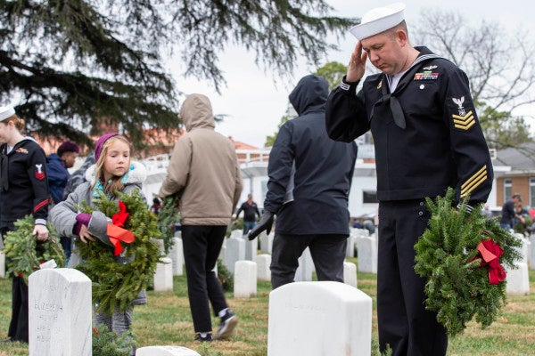 Arlington National Cemetery going ahead with holiday wreath-laying ceremony