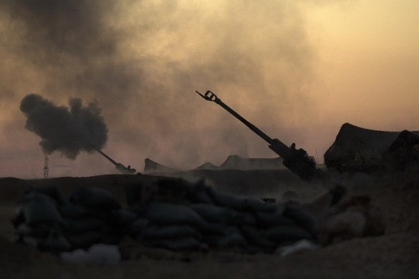 7 Badass Photos Of Marines Shelling The Crap Out Of ISIS In Syria
