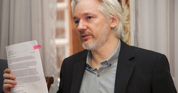 Wikileaks’ Julian Assange Reportedly Tried To Get A Russian Visa