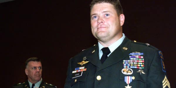 UNSUNG HEROES: The Green Beret Who Killed 4 Enemy Fighters, 1 With His Hands