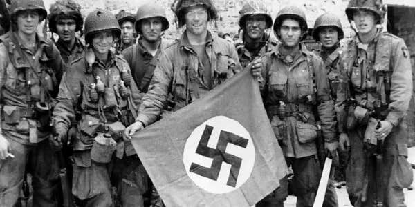 14 Photos Of US Vets Showing The Proper Way To Display A Nazi Flag