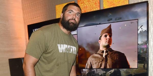 Alejandro Villanueva Dishes On Vets, NFL Protests, And ‘Call Of Duty’