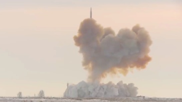 Watch Russia Successfully Test Its Newest Hypersonic Missile System