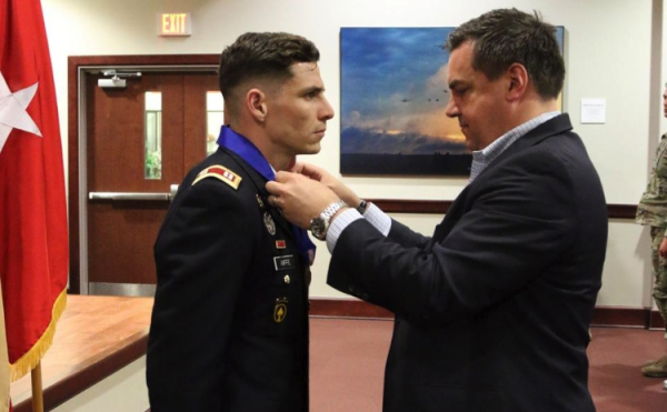 Army captain receives Soldier’s Medal for saving two people from a burning vehicle