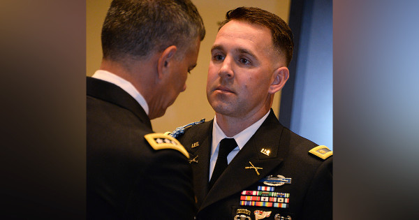 Soldier awarded Distinguished Service Cross for picking up live grenade and throwing it back at the enemy
