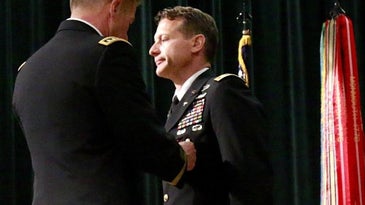 Black Hawk pilot receives Distinguished Service Cross for heroically shielding Green Berets from enemy fire