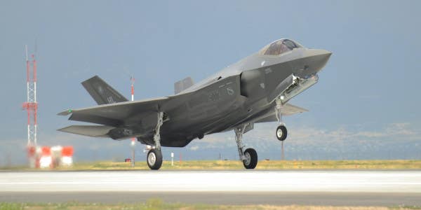 F-35 landing gear collapses on landing at Hill Air Force Base