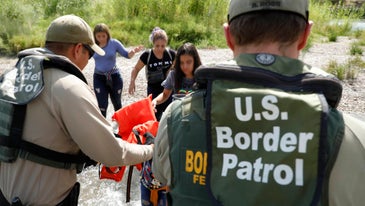 US considering restrictions at Mexican border over coronavirus