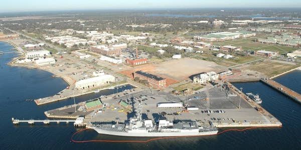 4 dead in shooting at Naval Air Station Pensacola