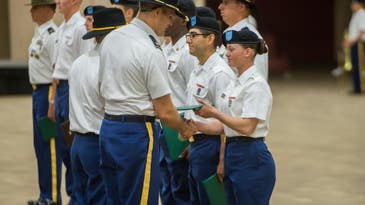 First 4 Women Graduate From Cavalry Scout Training At Fort Benning