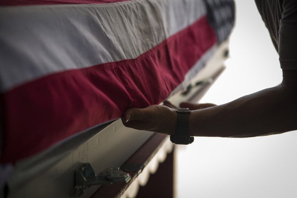 Students Serve As Pallbearers For Unclaimed Veterans