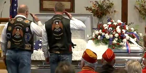1,000 Strangers Attend Funeral For Marine Vet With No Family