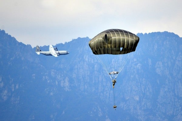 Paratrooper Leaving Army Does One Last Jump With Pet Fish