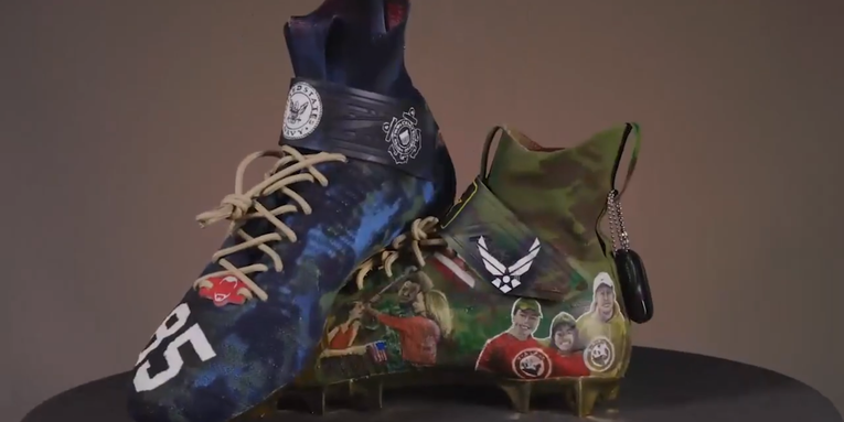 NFL player’s custom-made cleats feature a Gold Star family to honor the fallen