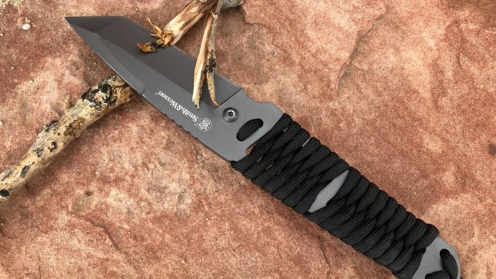 Smith & Wesson Tanto Fixed Blade  Paracord Wr SW910TA 