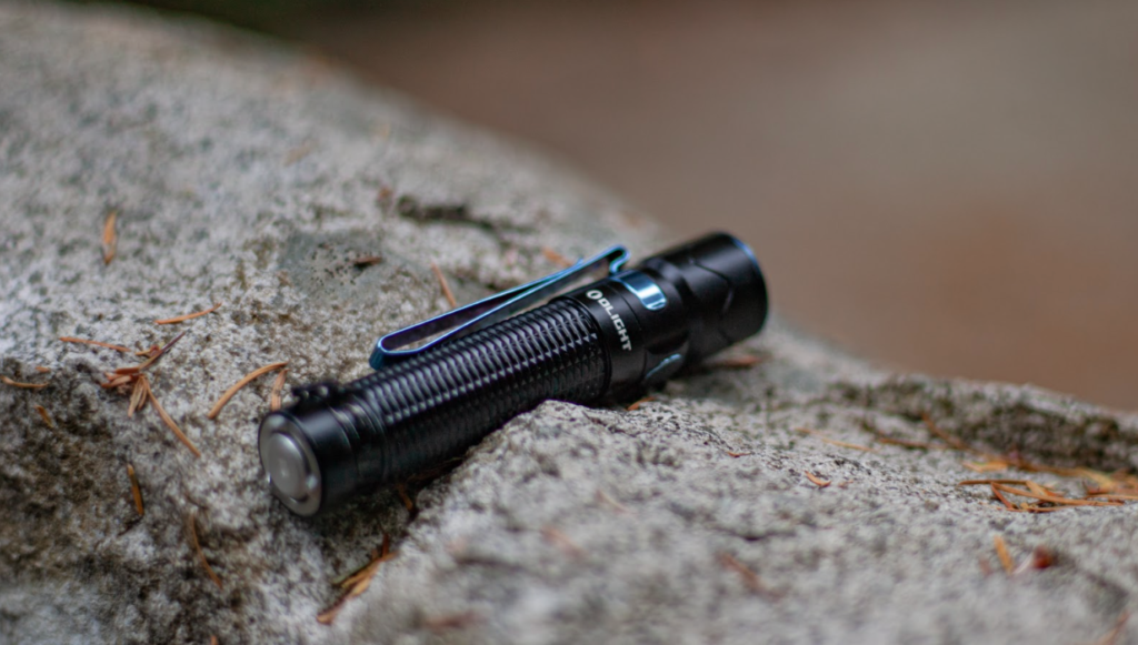 Detail of the two-way clip and overall form factor of the Olight Warrior Mini 2.