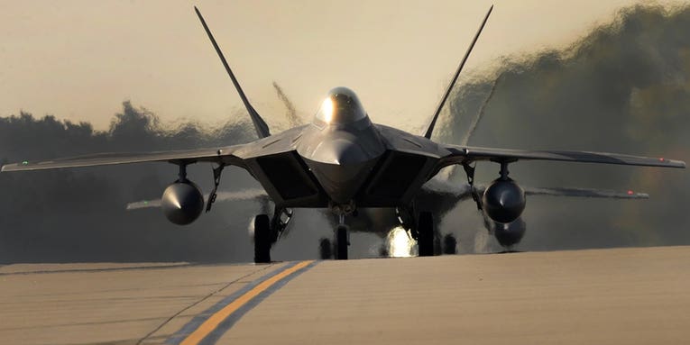 No, F-22 pilots aren’t ‘walking off the job’ to avoid the COVID-19 vaccine