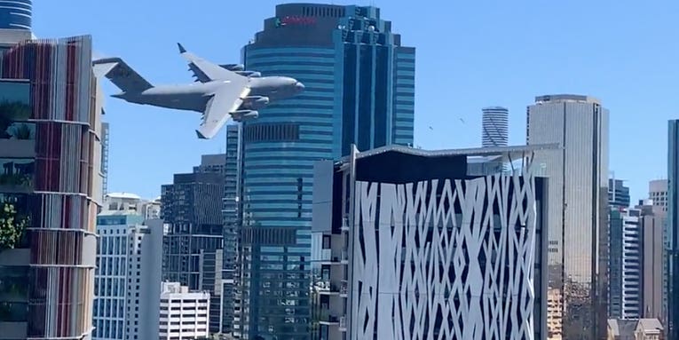 Watch an Australian C-17 weave between skyscrapers in ‘insane’ video