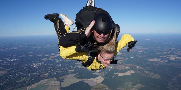 What it’s like to jump out of a plane strapped to an Army paratrooper who’s done it 6,000 times
