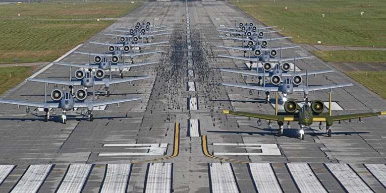 32 turbofan engines, 16 Avenger cannons, 10 tons of armor: This is an A-10 elephant walk