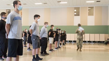 Army offers new recruits big $50,000 bonus to blow on irresponsible sh-t