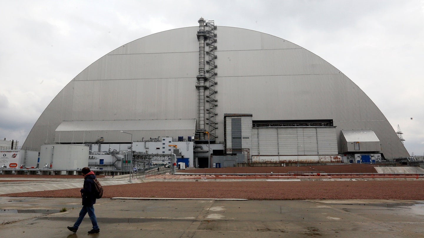 Military nuclear experts explain the actual danger of troops battling in the shadow of Chernobyl