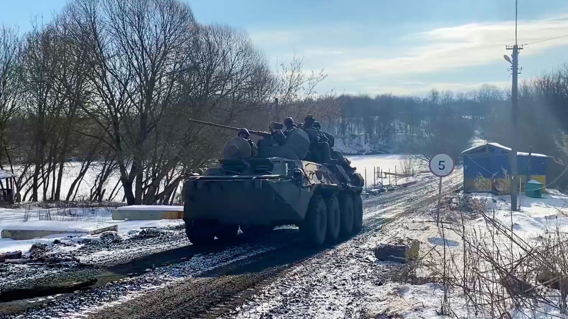 1 22 текущее видео. Украинская Военная техника. Колонна военной техники. Российские танки на Украине. Украинские бронемашины.
