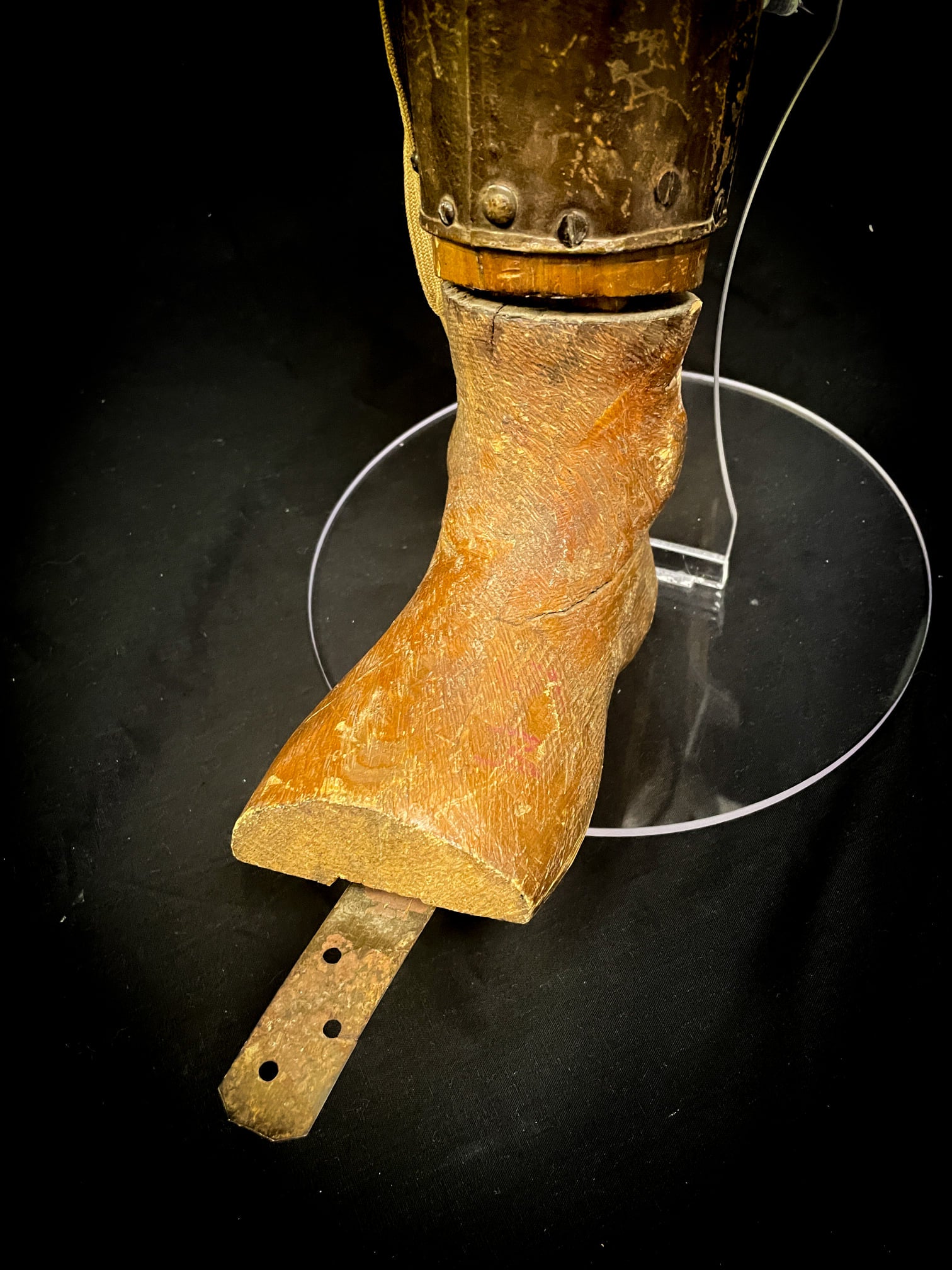 An American POW made his own prosthetic leg at a German prison camp during WWII