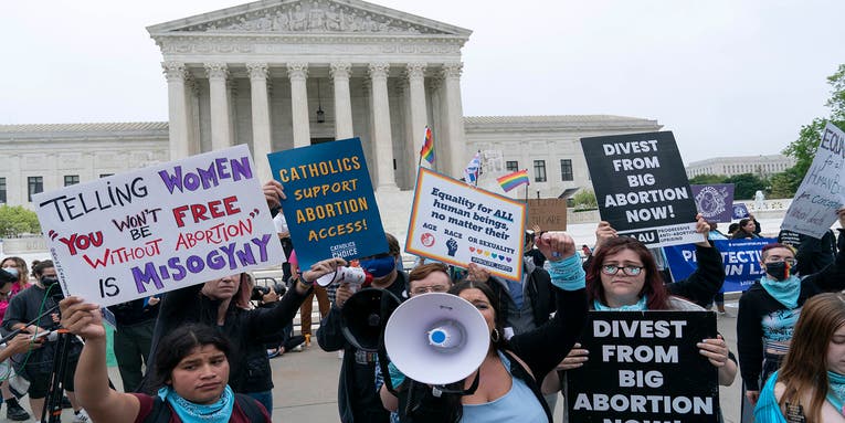 What overturning Roe v. Wade could mean for the US military