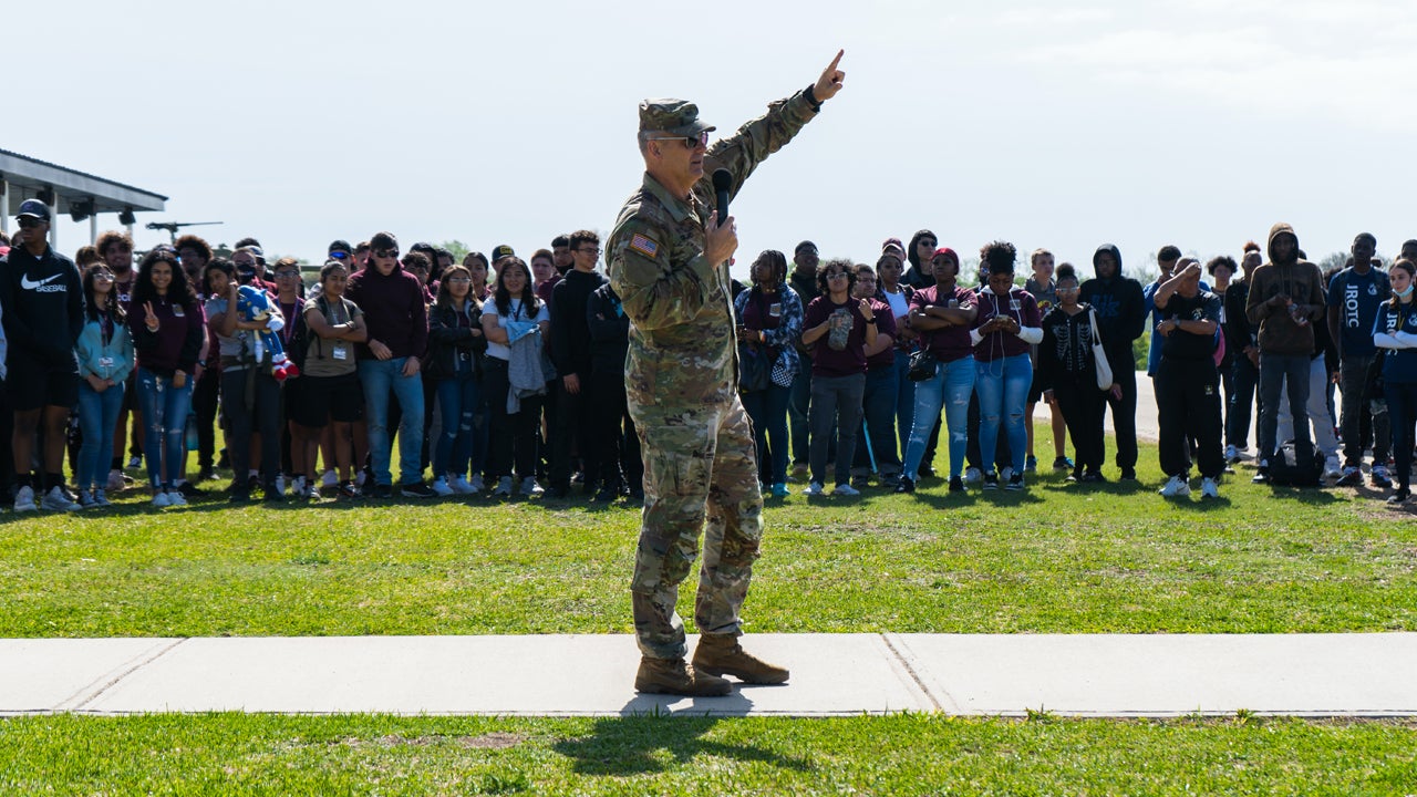 Highschools from the Killeen Independent School District and surrounding areas visited Fort Hood, Texas on April 19, 2022. The students had the chance to see military equipment and speak with Soldiers about their day-to-day lives in the Army. (Sgt. Froylan Grimaldo/U.S. Army)
