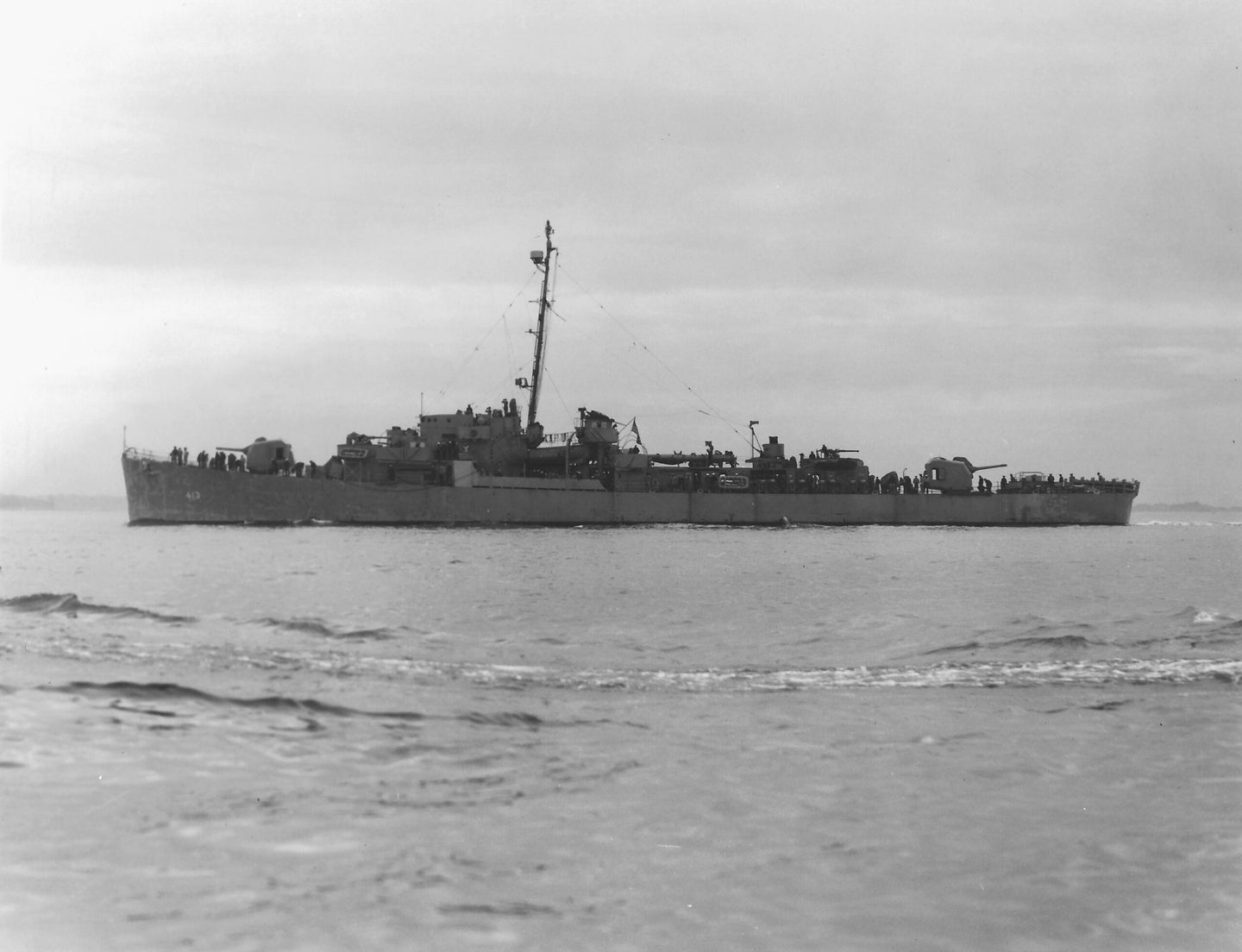 The U.S. Navy destroyer escort USS Samuel B. Roberts (DE-413) circa in June 1944. (U.S. Navy/Naval History & Heritage Command)
