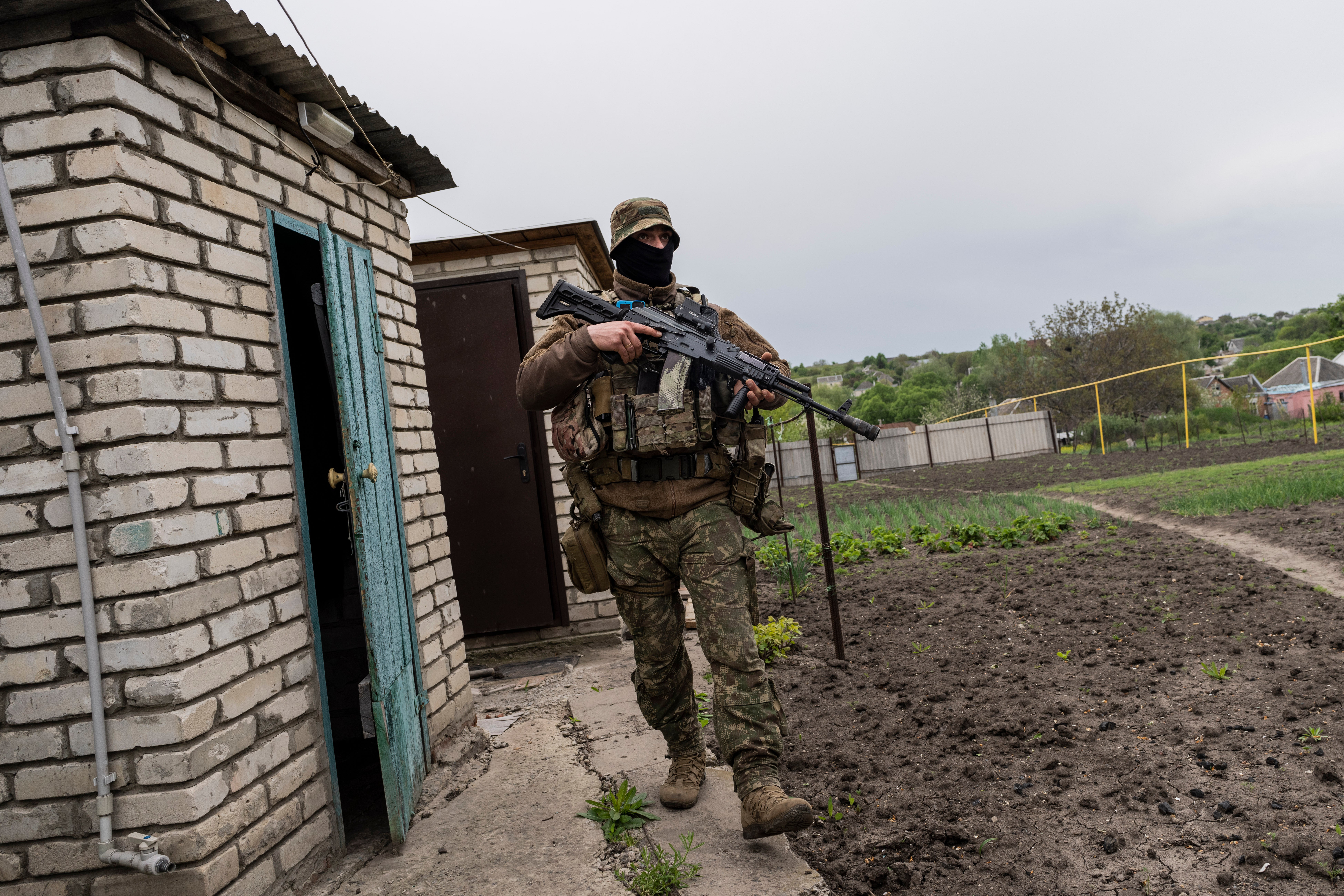 US vet on the front line says Ukrainians need better infantry gear to beat the Russians
