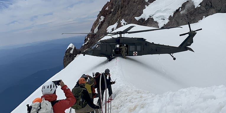 Army pilots expertly land Black Hawk helicopter on knife’s edge ridge to save injured hiker