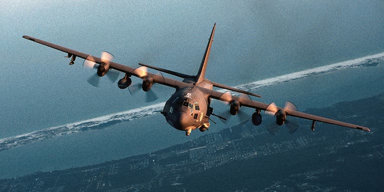 US calls in Apaches, AC-130s, and artillery to take on militants after Syria rocket attacks