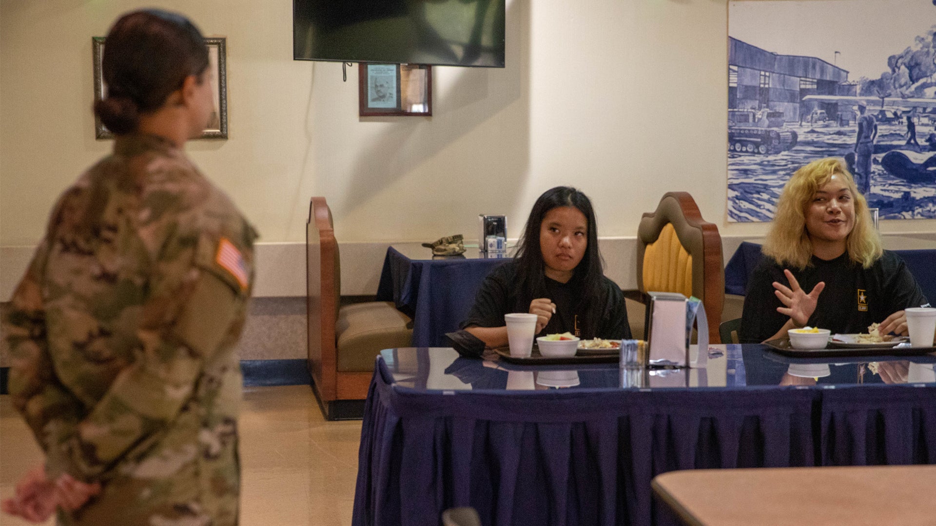A soldier speaks to potential recruits during Army National Hiring Day on June 7, 2021 at Schofield Barracks K Quad Dining Facility, at Schofield Barracks, Hawaii. (Spc. Michael Bradle/U.S. Army)