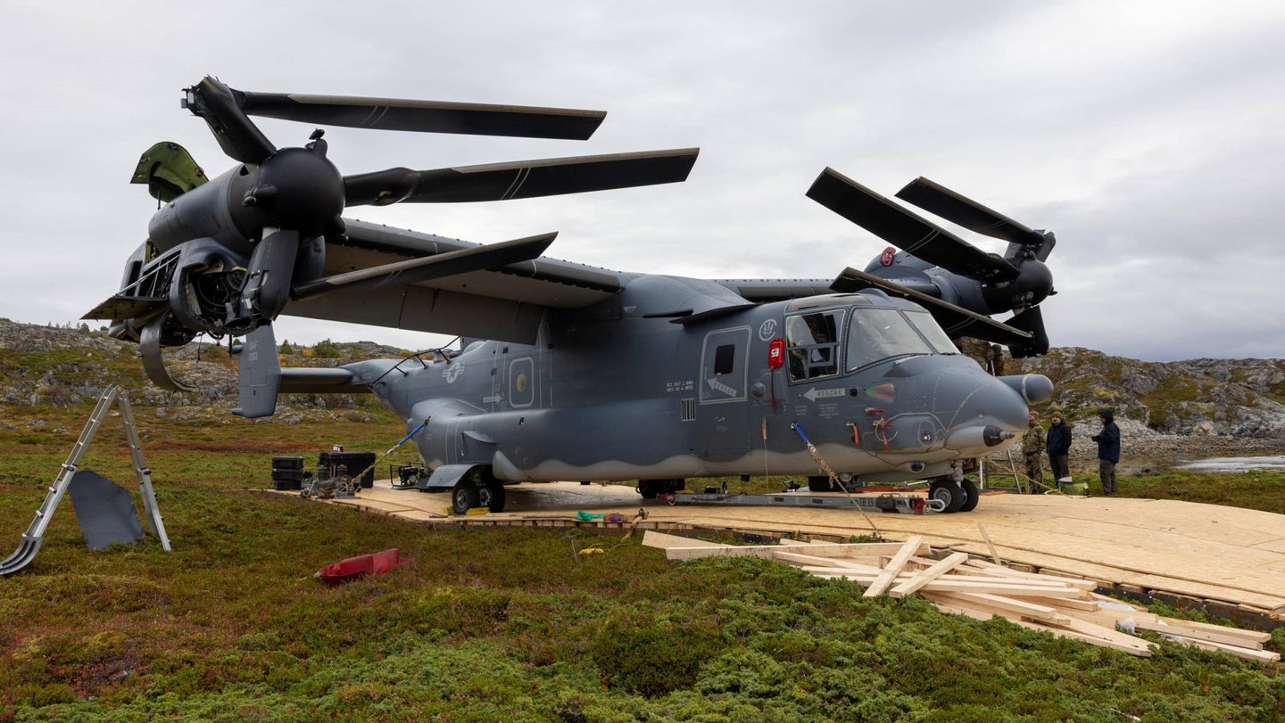 The Air Force Special Operations Command V-22 Osprey being moved along the ramp toward the sea. (Photo by Tiril Haslestad/Norwegian Armed Forces)