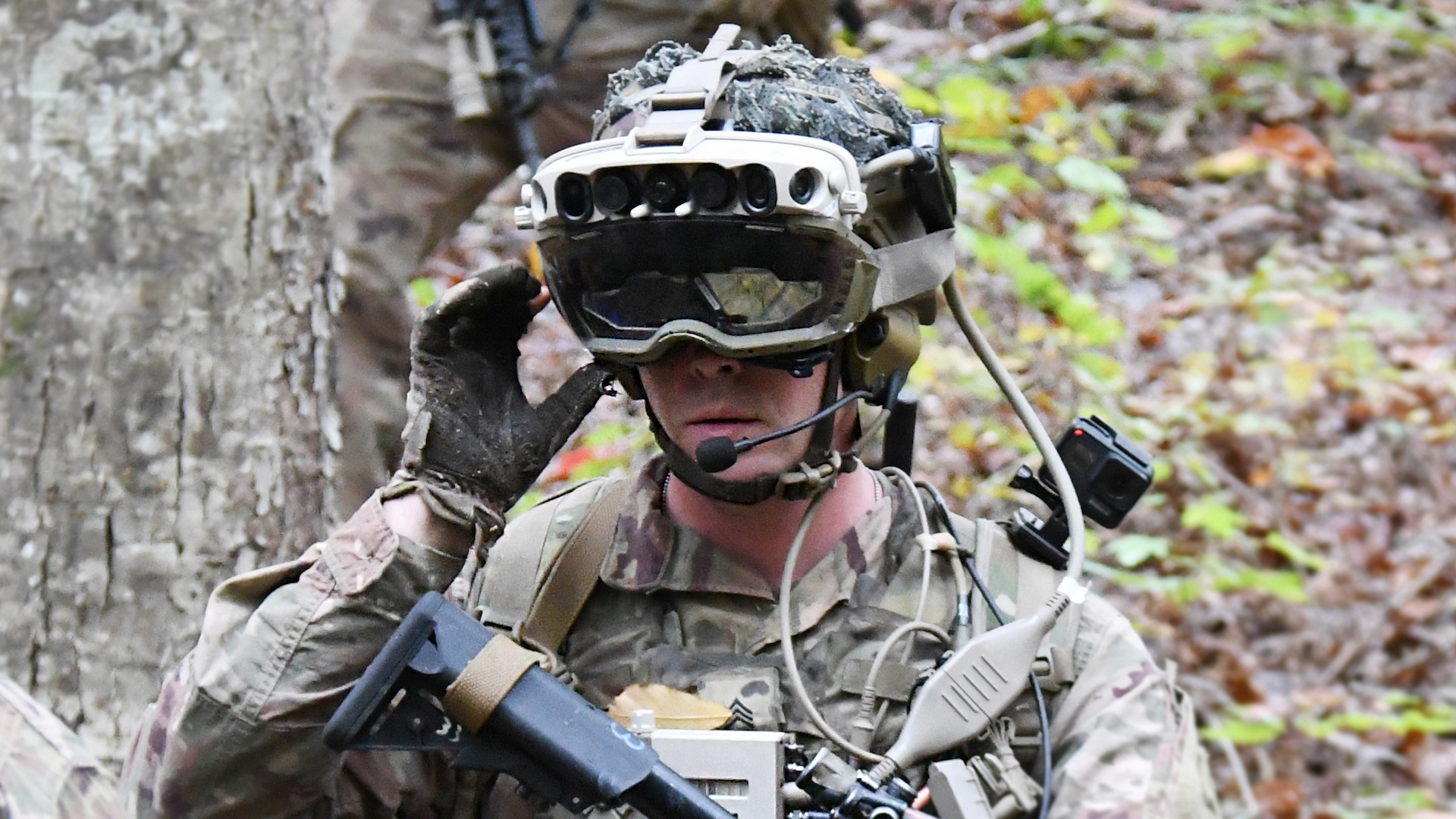 The Army’s futuristic new goggles are a literal pain in the neck