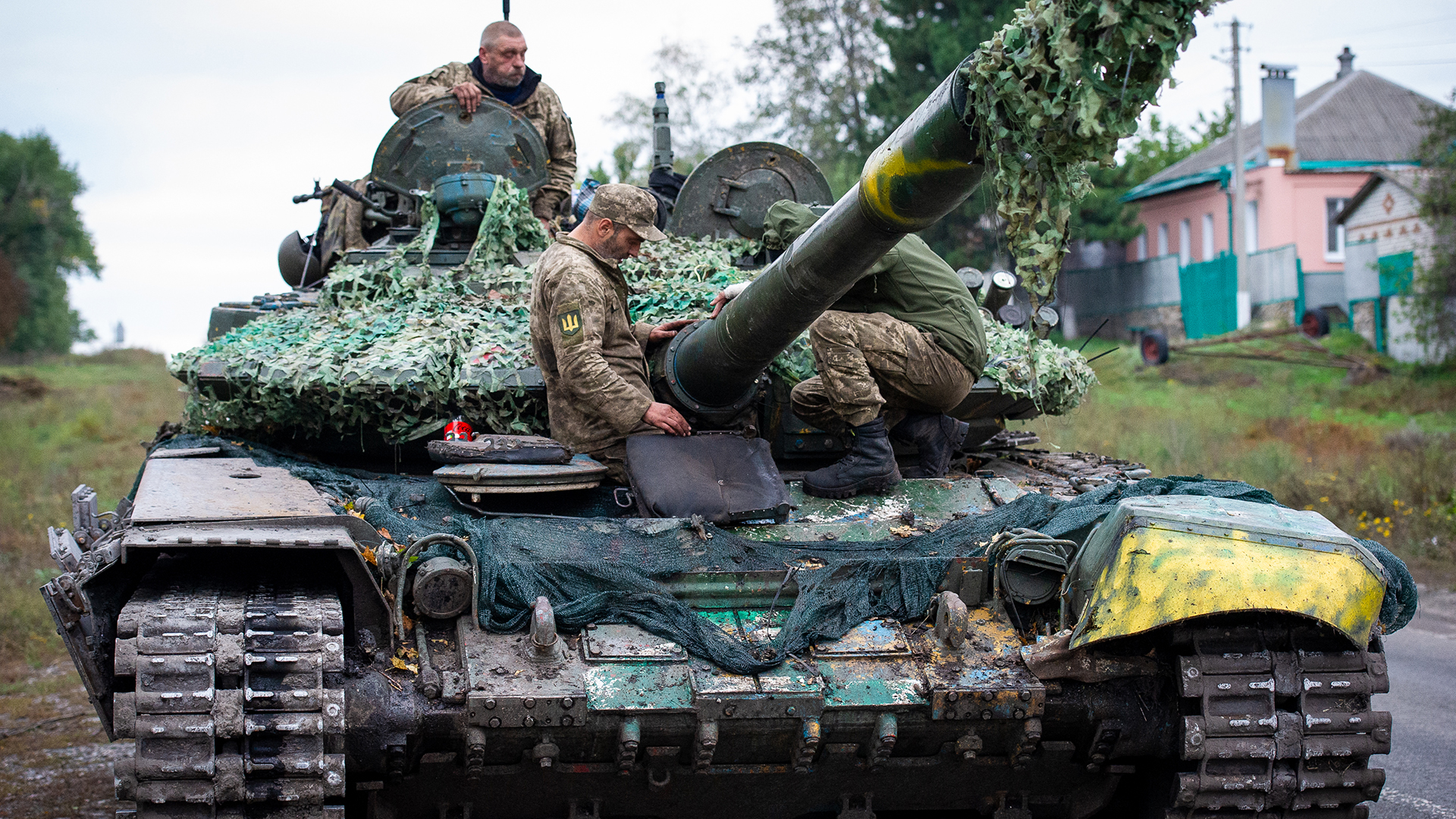 Ukraine is using its old tanks as artillery amid trench warfare in Bakhmut