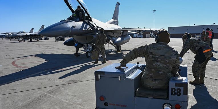 How airmen perform the fine art of arming F-16 fighter jets with deadly weapons