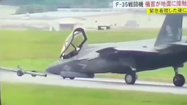 Watch an F-35 faceplant after a landing gear failure in Japan