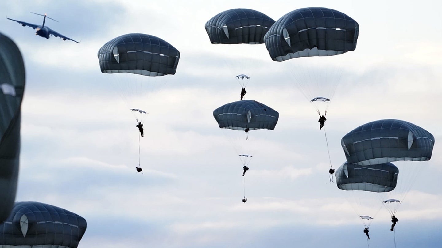airborne paratrooper header photo