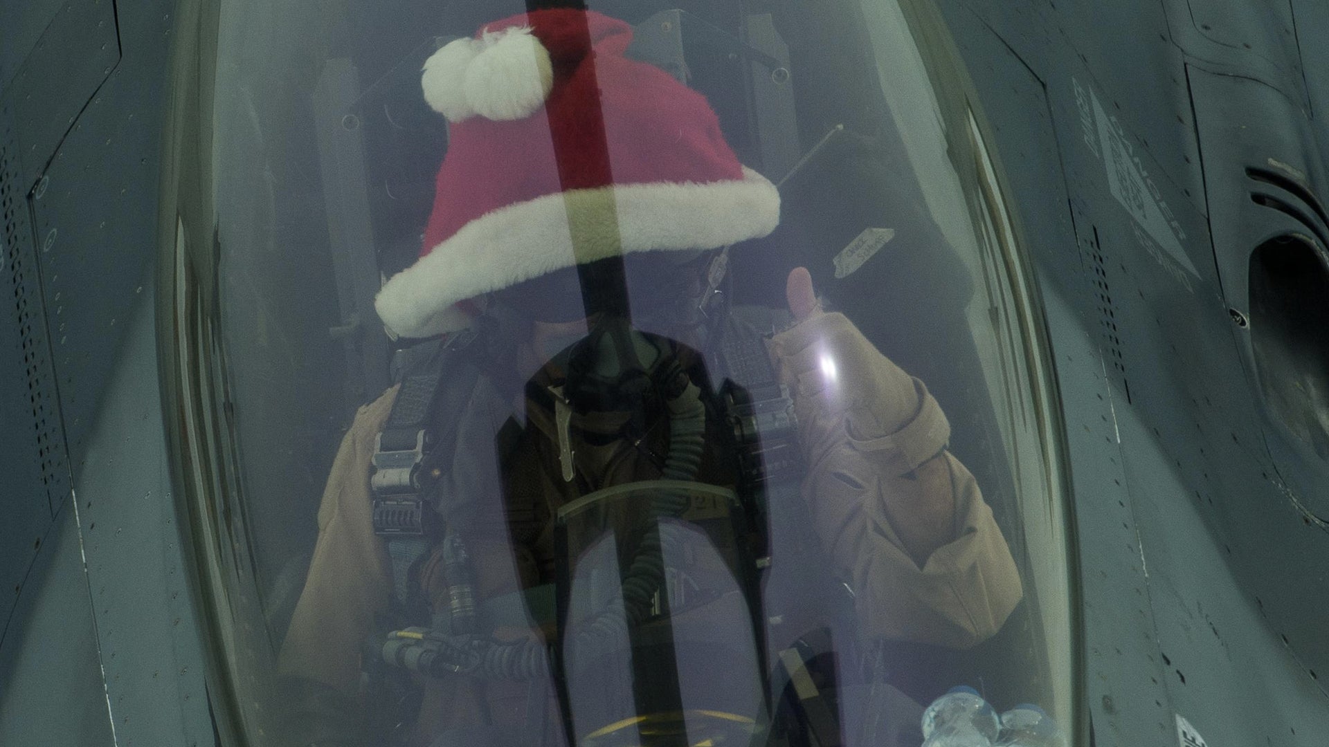 An F-16 Fighting Falcon pilot dons a traditional “Santa” hat while receiving fuel from a KC-10 Extender over Iraq, Dec. 25, 2016. (Senior Airman Tyler Woodward/U.S. Air Force)