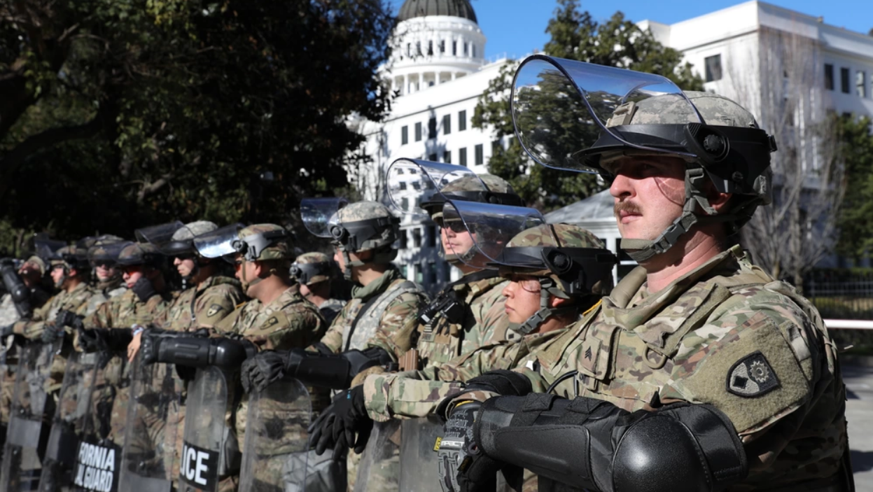 U.S. Army California National Guard soldiers guard the California Capitol building in Sacramento on Jan. 20, 2021, the day of the presidential inauguration. (U.S. Army National Guard photo by Spc. Simone Lara) 