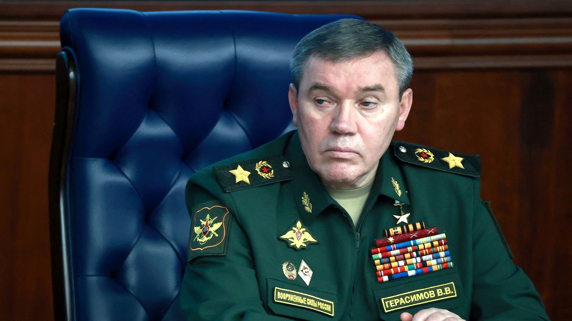 Російський командувач в Україні Герасимов хоче, щоб його війська летіли