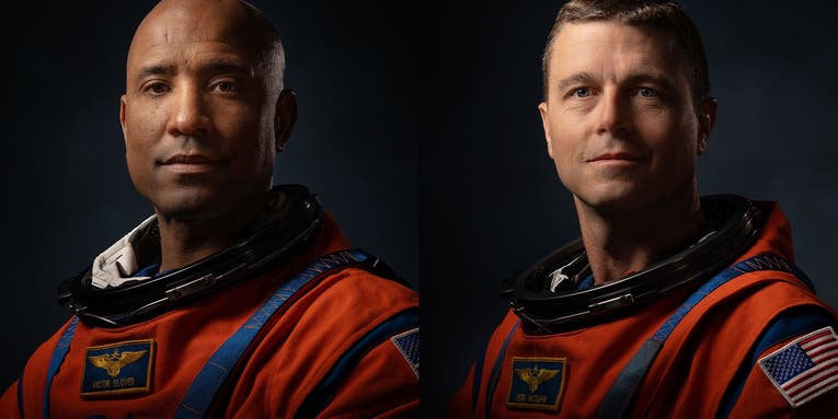 2 Navy pilots among astronauts who will make historic spaceflight to the moon