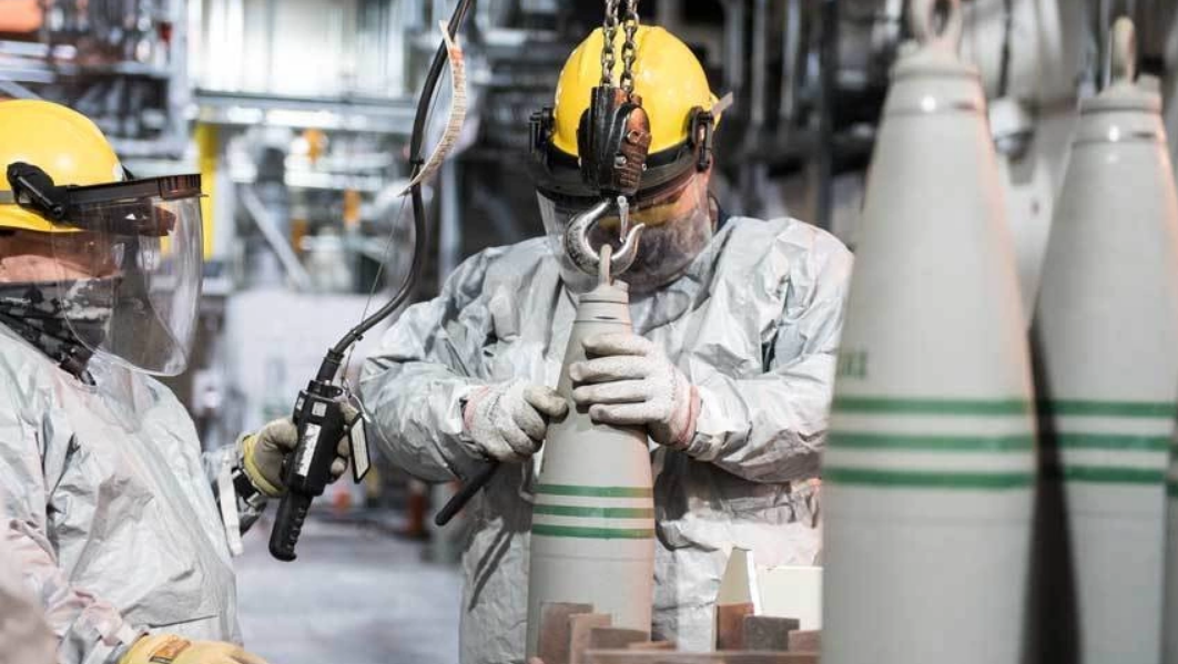 Workers decommissioning munitions containing VX nerve agent at the Blue Grass Chemical Agent-Destruction Pilot Plant in 2021. (photo by James Campbell)