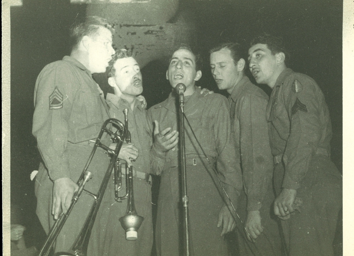 Tony Bennett (center), an Army private, singing with fellow soldiers in Germany in 1945. (Photo courtesy tonybennett.com)